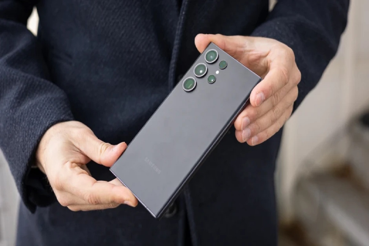 Samsung Galaxy S24 Series to Feature 65W Fast Charging with Stacked Batteries