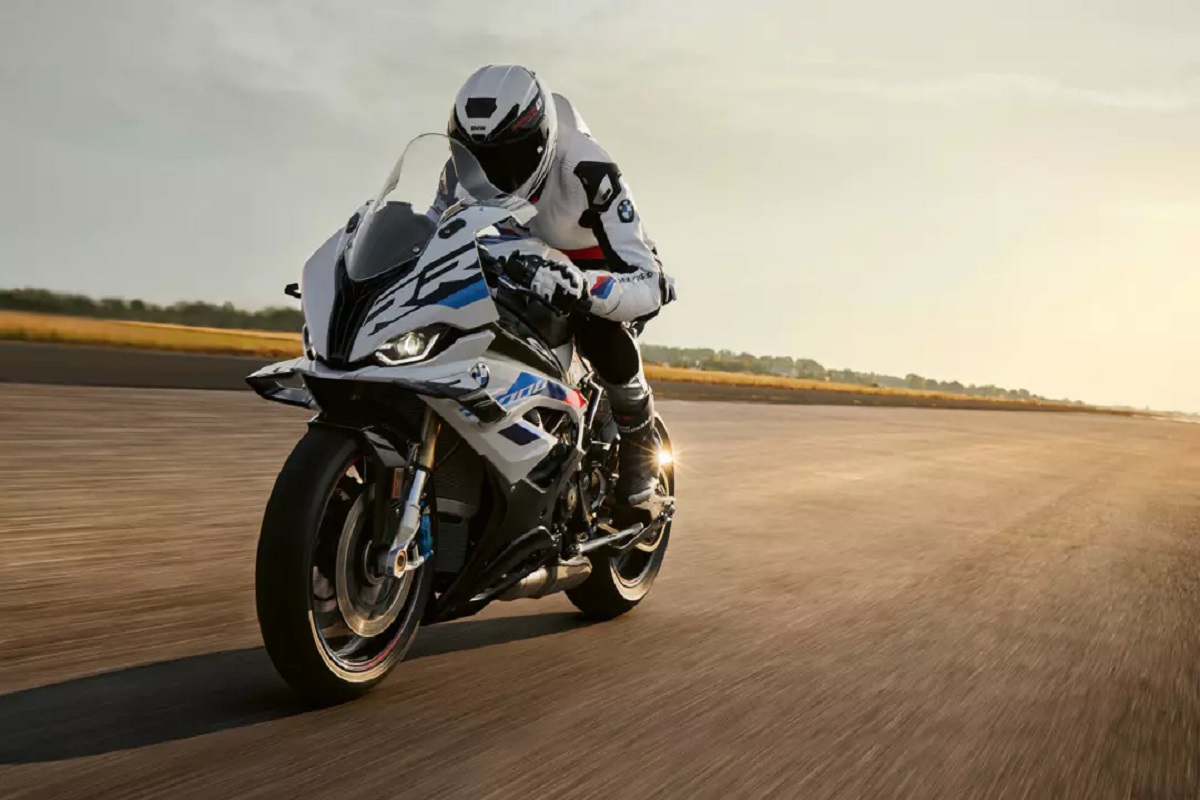 The Ultimate Ride: Transforming the BMW S1000RR with Akrapovic Exhaust