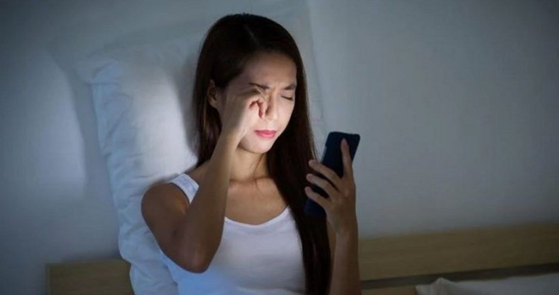 Eyes on Screens: Protecting Your Vision in the Smartphone Era