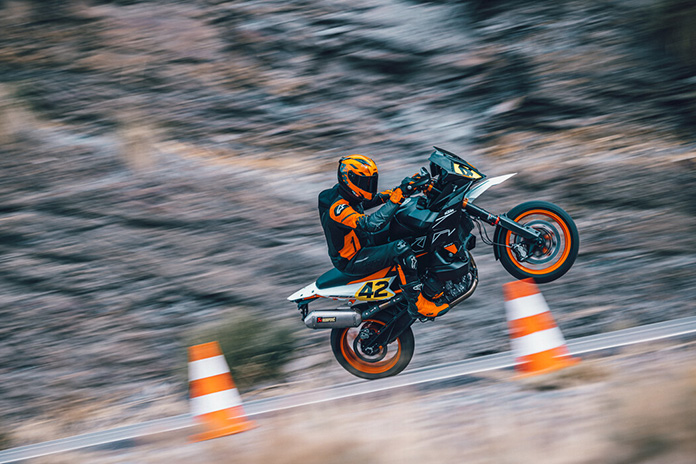 2024 KTM 890 SMT