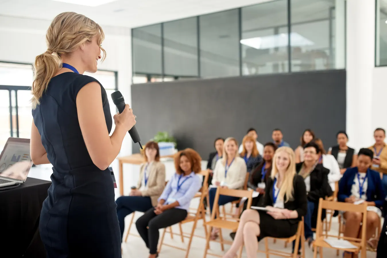 Power of Storytelling: Skills to Captivate Your Audience in 2024