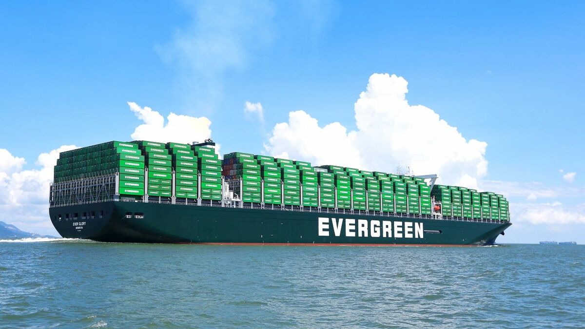 The Giants of the Sea: From Evergreen Containership to Azzam Yacht